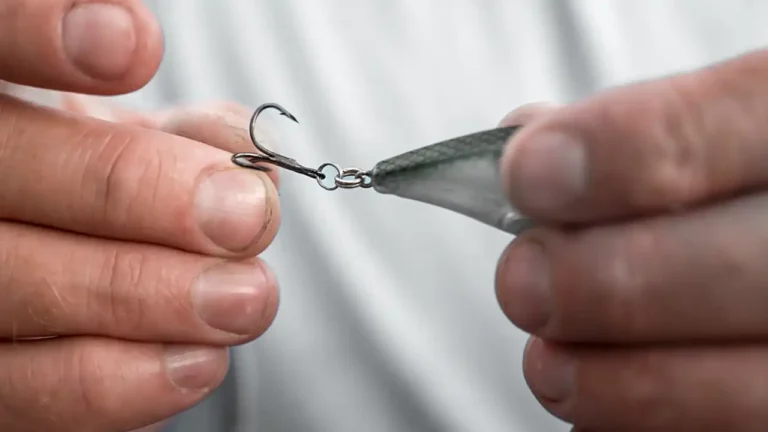 Fishing Split Ring Opening Under Pressure