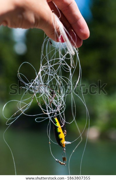Fishing Lure Getting Tangled With Fishing Line How to Prevent